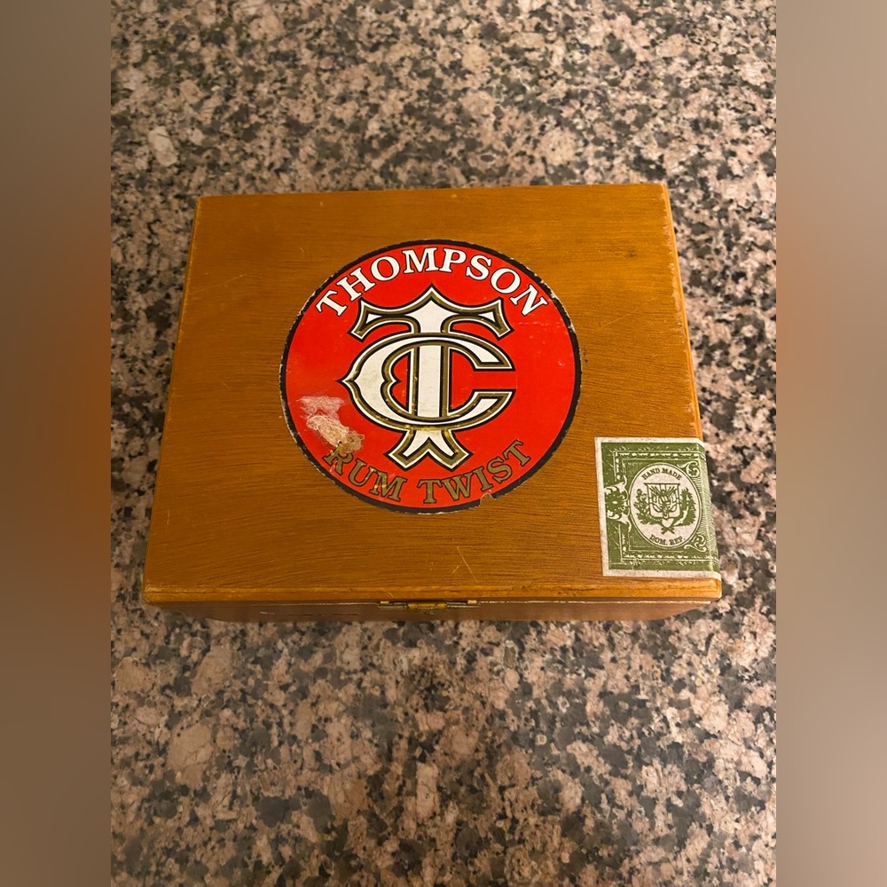Thompson Rum Twist Cigar Box Republica Domincana Wooden Used.